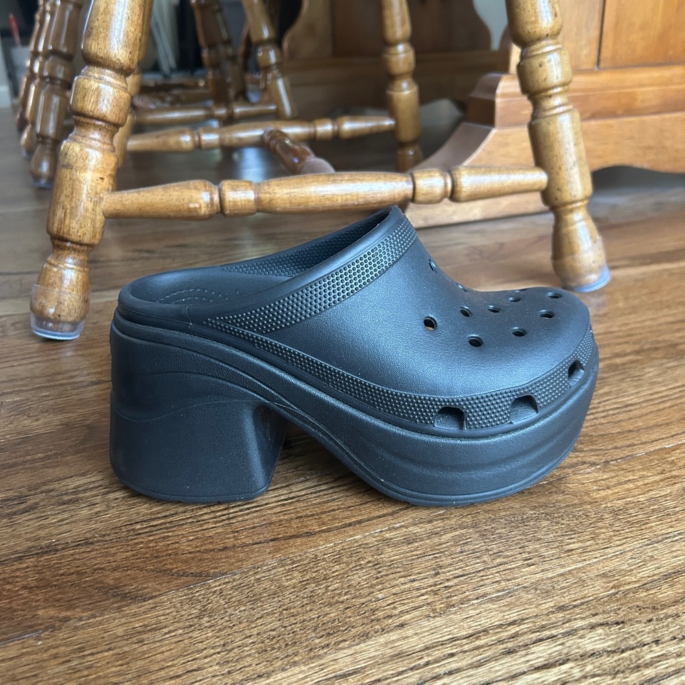 CROCS Black Platform Clogs